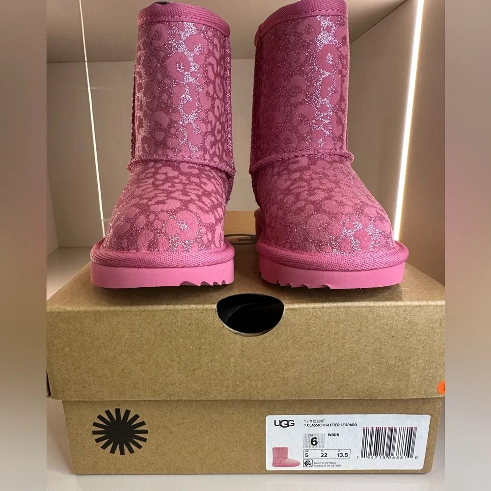 Uggs - Girls' Classic II Glitter Leopard Print Boots - Walker, Toddler - Picture 7 of 7